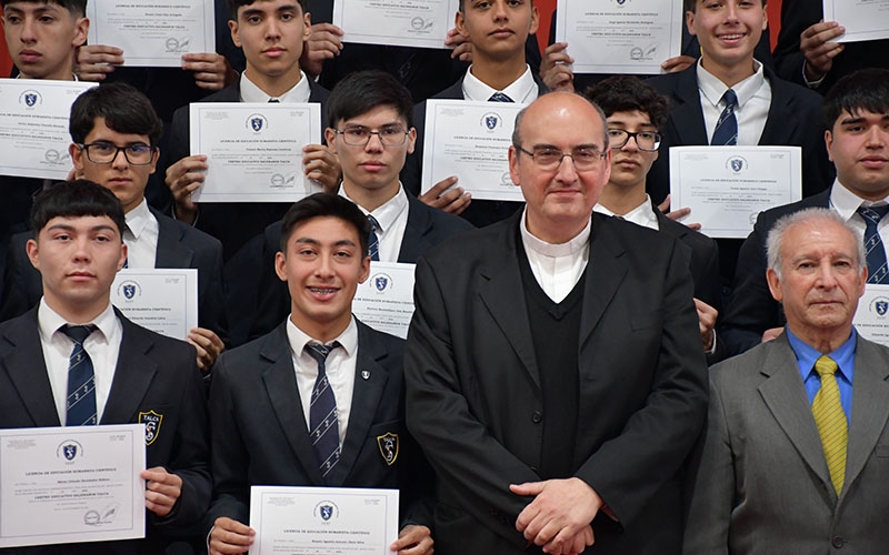 Generación 2024 de Cuartos Medios A y BTP y A y BHC Recibió su Licenciatura