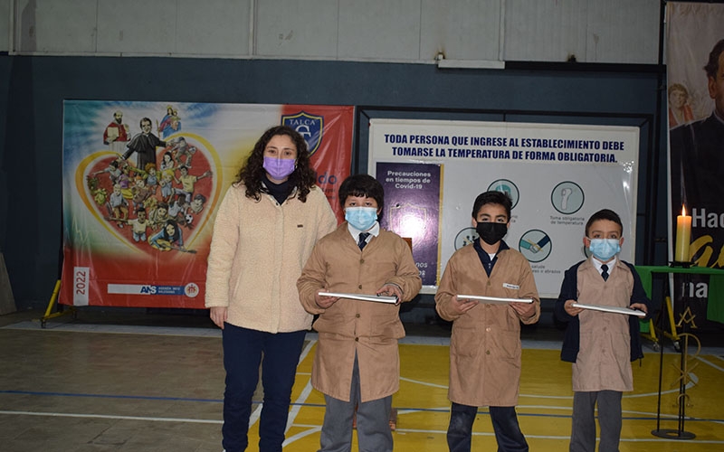 Premiación a alumnos que participaron en Concurso de Reciclaje