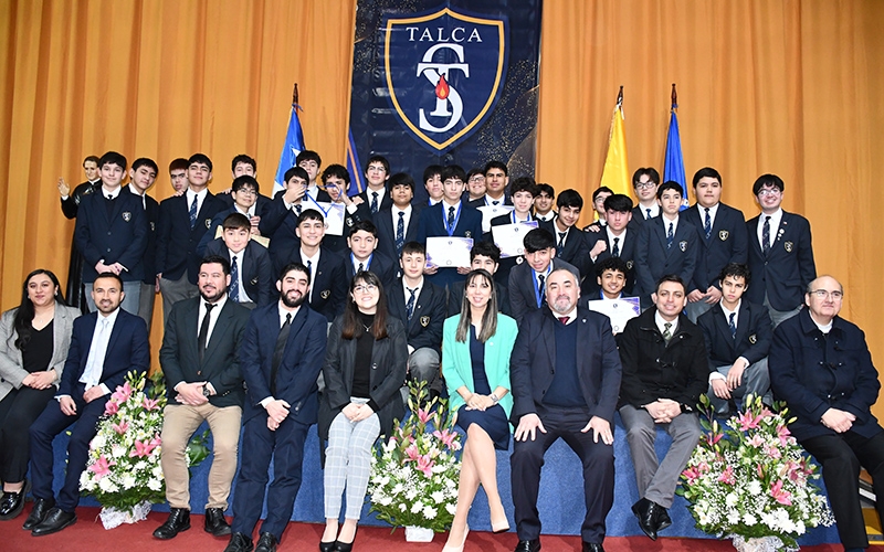 CEST reconoció a estudiantes destacados de Enseñanza Media HC